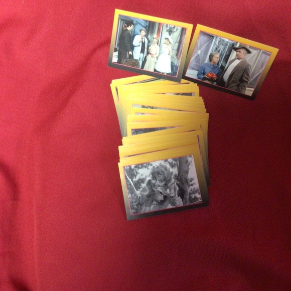 The BEVERLY HILLBILLIES book and collector cards - Picture 3 of 3